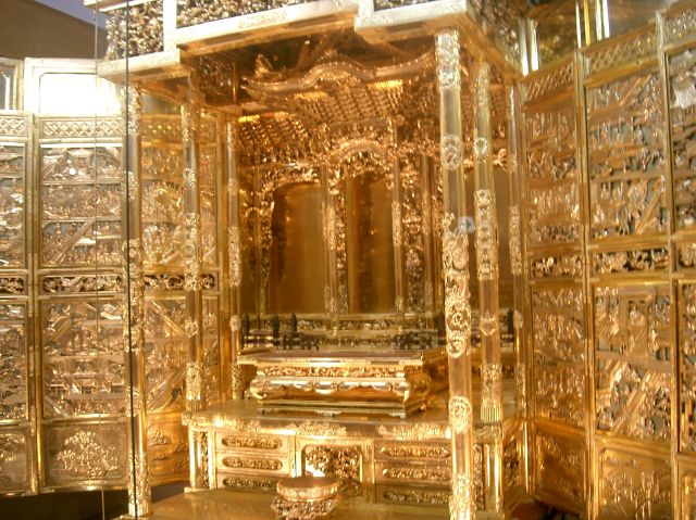 金ピカの仏壇