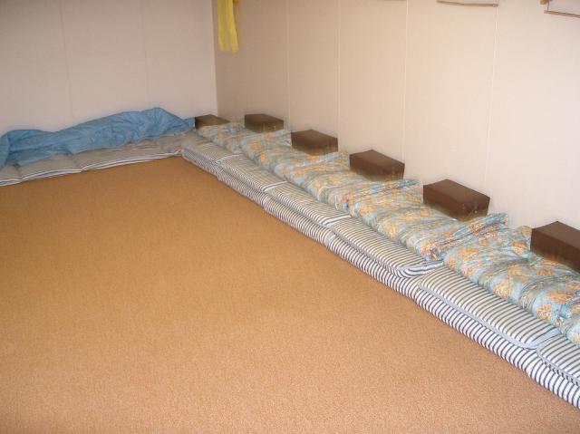 18人くらいの部屋に自分ひとり