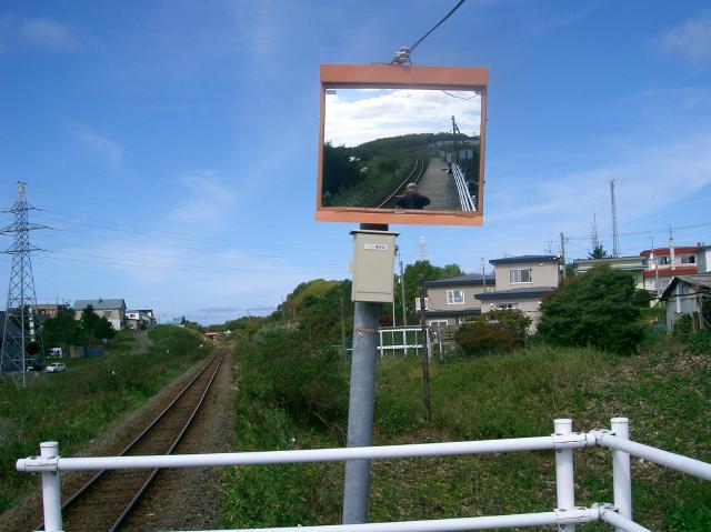 東根室駅のミラーで自分を写す
