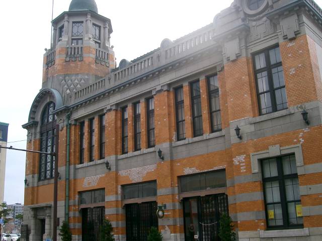 旧大阪商船ビルの全景