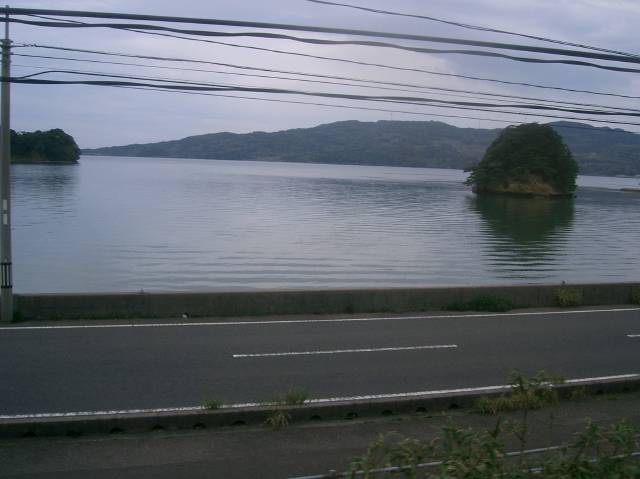 伊上駅で日本海を望む