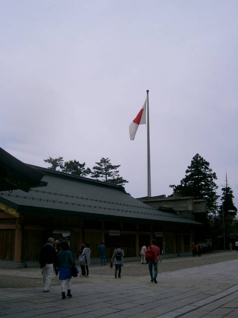 早朝、NHKで放映される国旗