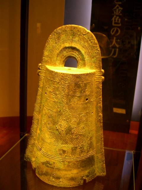 金色に輝く青銅器