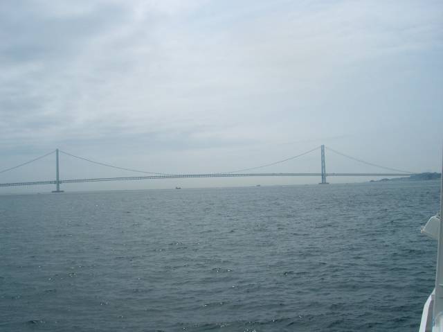 眼前に明石海峡大橋