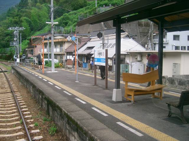 大歩危駅、平家落人の里やかずら橋のある「祖谷渓」への入口の駅