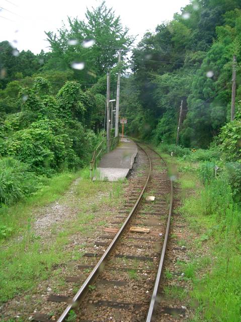 新改駅を発車してから見たホーム