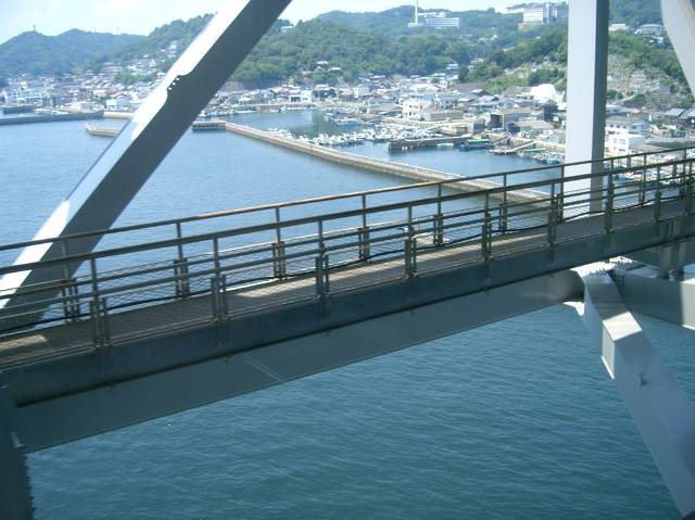 空中のマリンライナー-瀬戸大橋の対岸