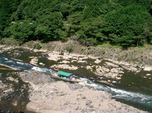 観光船専用の流路、涼しげで良い眺めだ