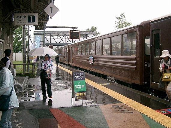 雨の中、美瑛駅に到着